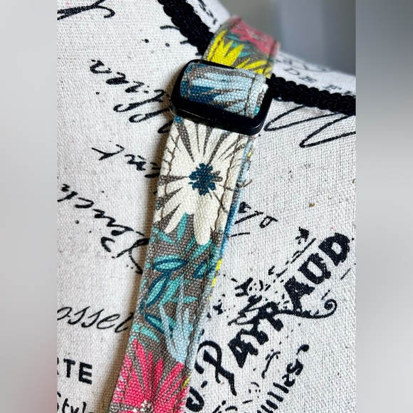 KAVU Keeper Floral Cotton Canvas Crossbody Bag With Adjustable Strap - Picture 9 of 10